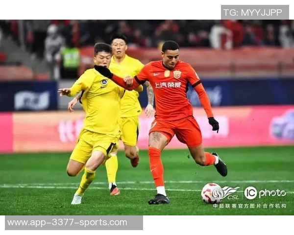 广东队逆转中国香港姜至鹏禁区小角度射门精彩破门助力胜利