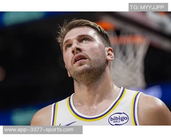 里夫斯分析詹姆斯如何利用东契奇被包夹后的4打3优势进行进攻 里夫斯分析詹姆斯如何利用东契奇被包夹后的4打3优势进行进攻